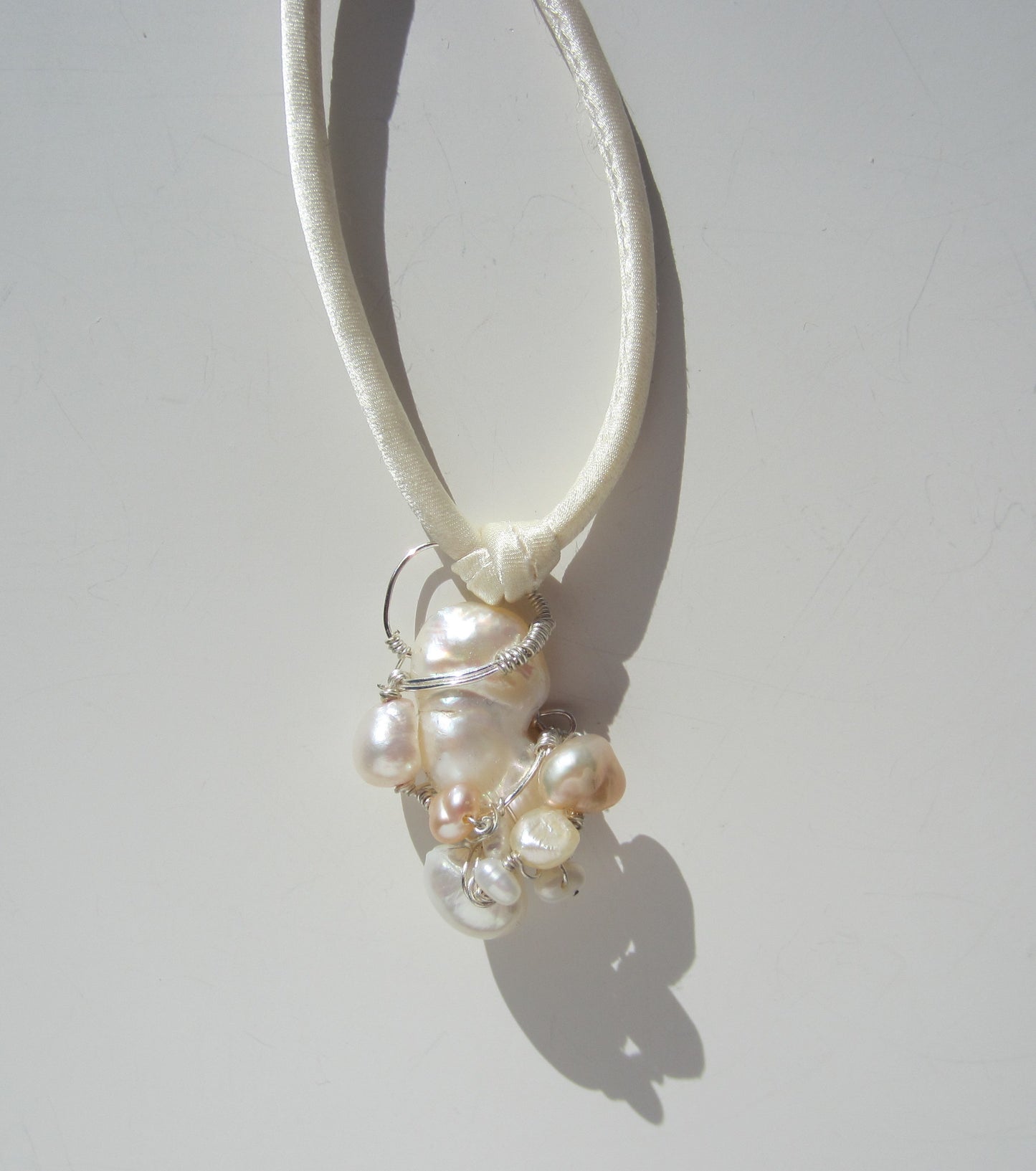 abstract pearl pendant