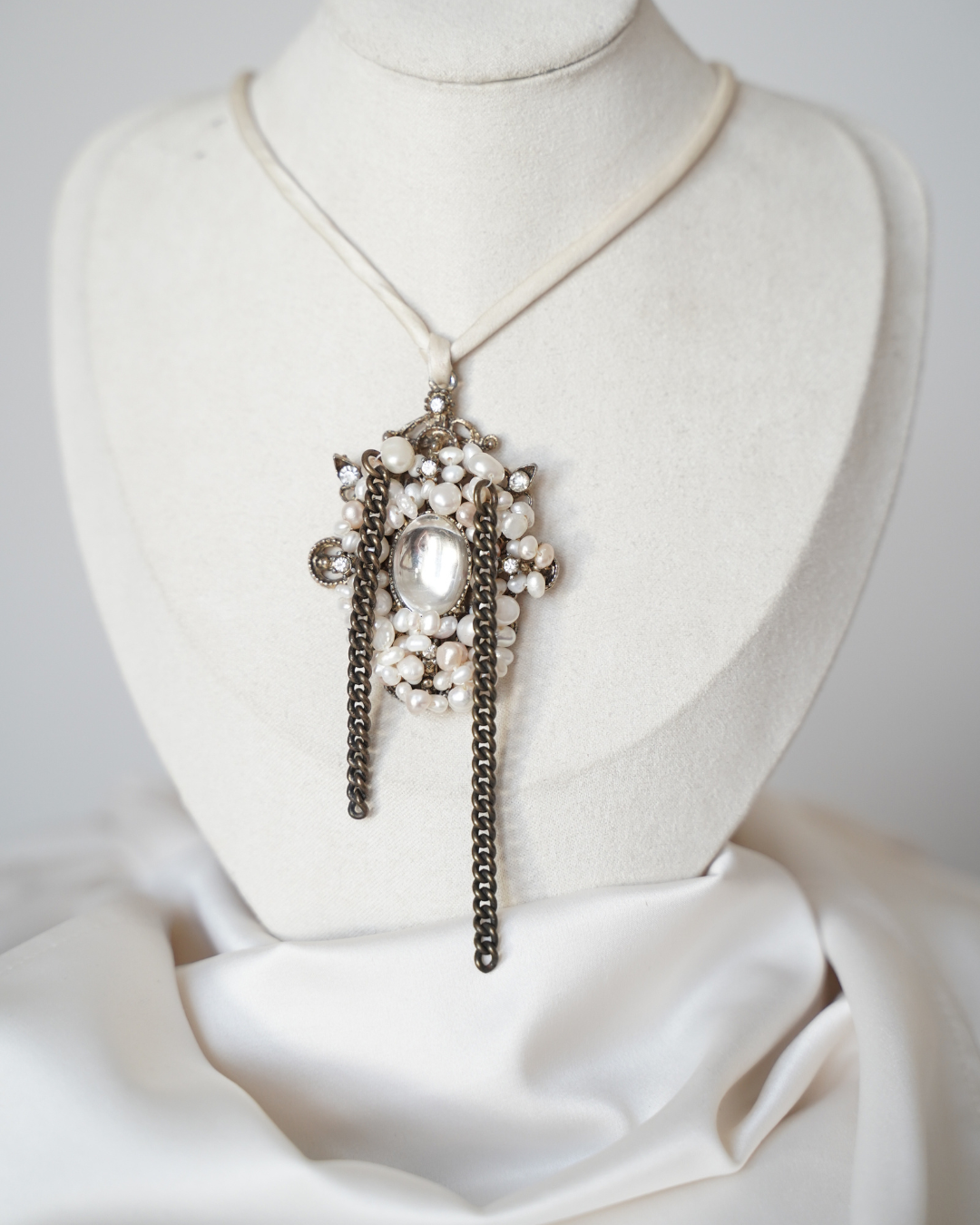 Mirrored Pearl Pendant Necklace