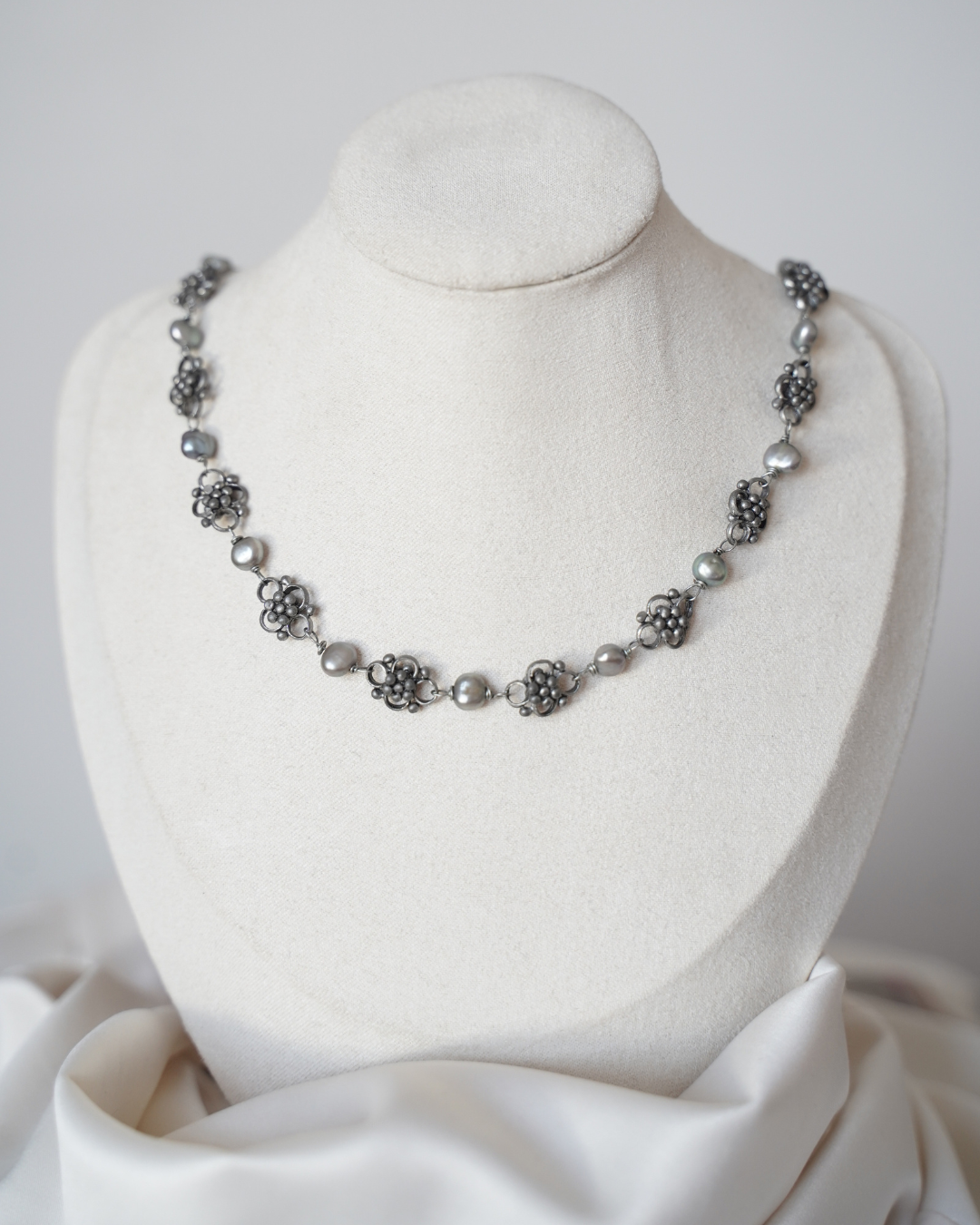 Floral Link Pearl Necklace