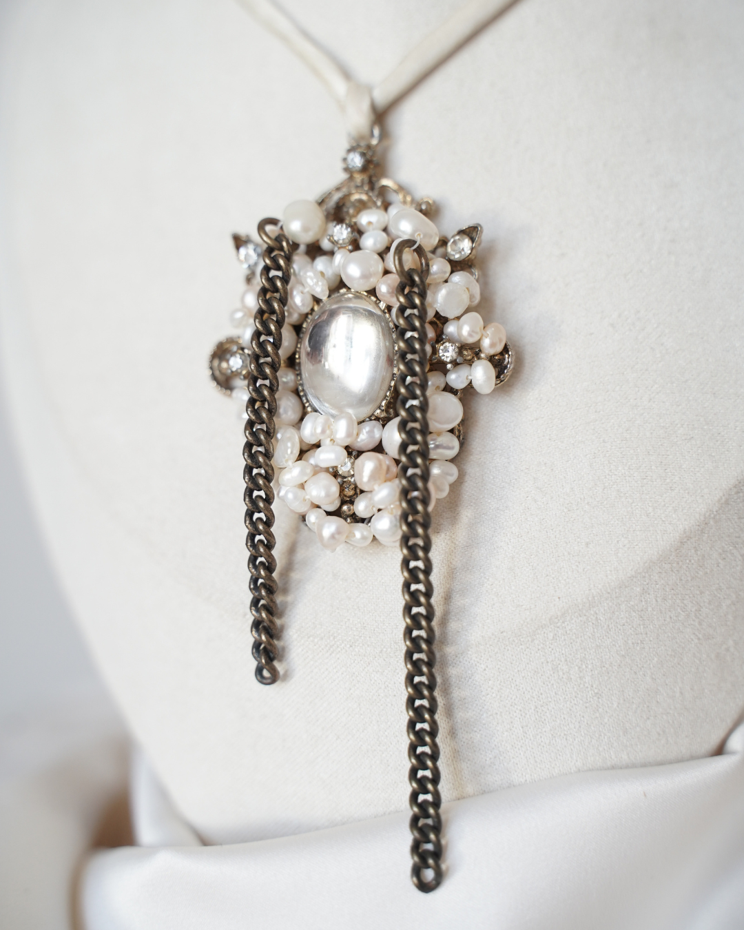 Mirrored Pearl Pendant Necklace
